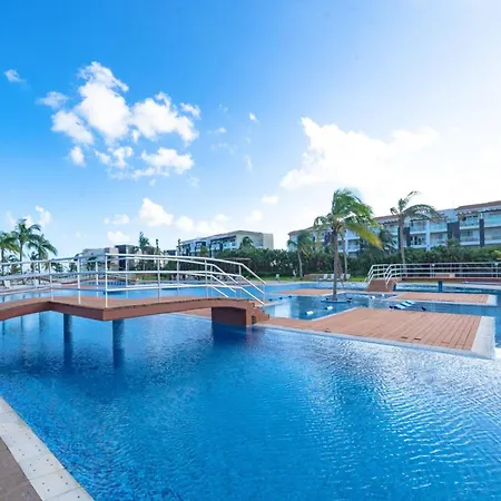 Luxury 2 Bedroom Condo With Tub & Infinity Pool - Beach Side At Mareazul - Sirenita G