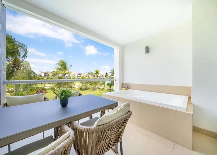 Luxury 2 Bedroom With Tub & Infinity Pool - Side At Mareazul - Sirenita G *